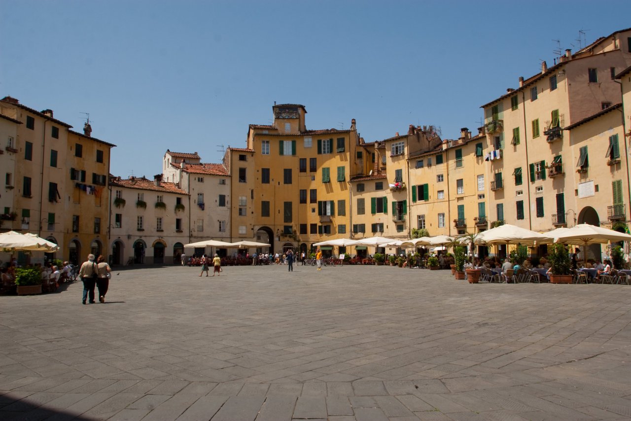 Piazza dell’ Anfiteatro, Lucca, Italy