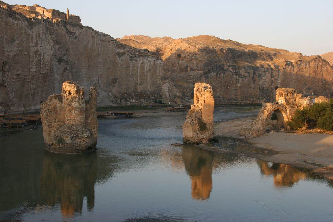 Hasankeyf Eski Köprü – old Tigris bridge, Hasankeyf, Turkey