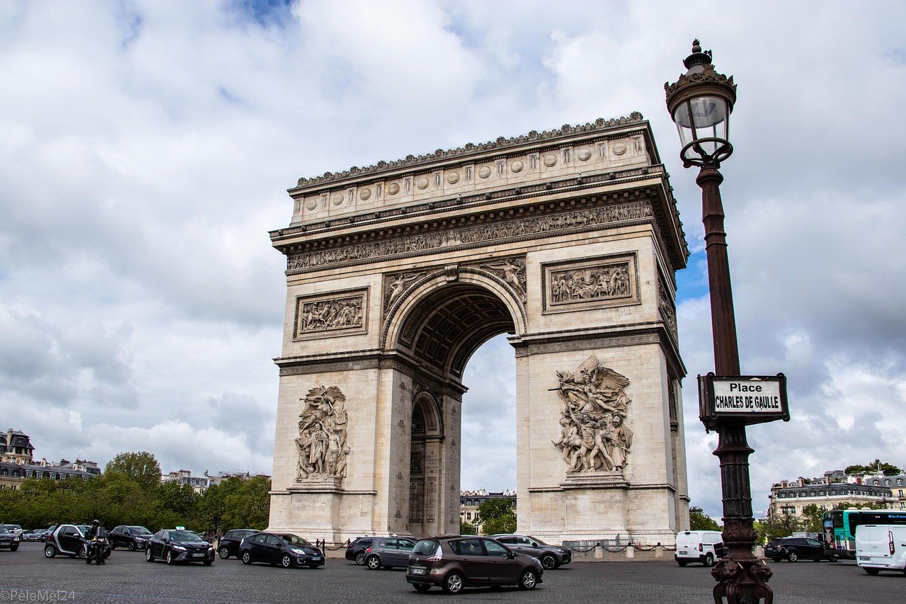 Arc de Triomphe, Paris, France 3