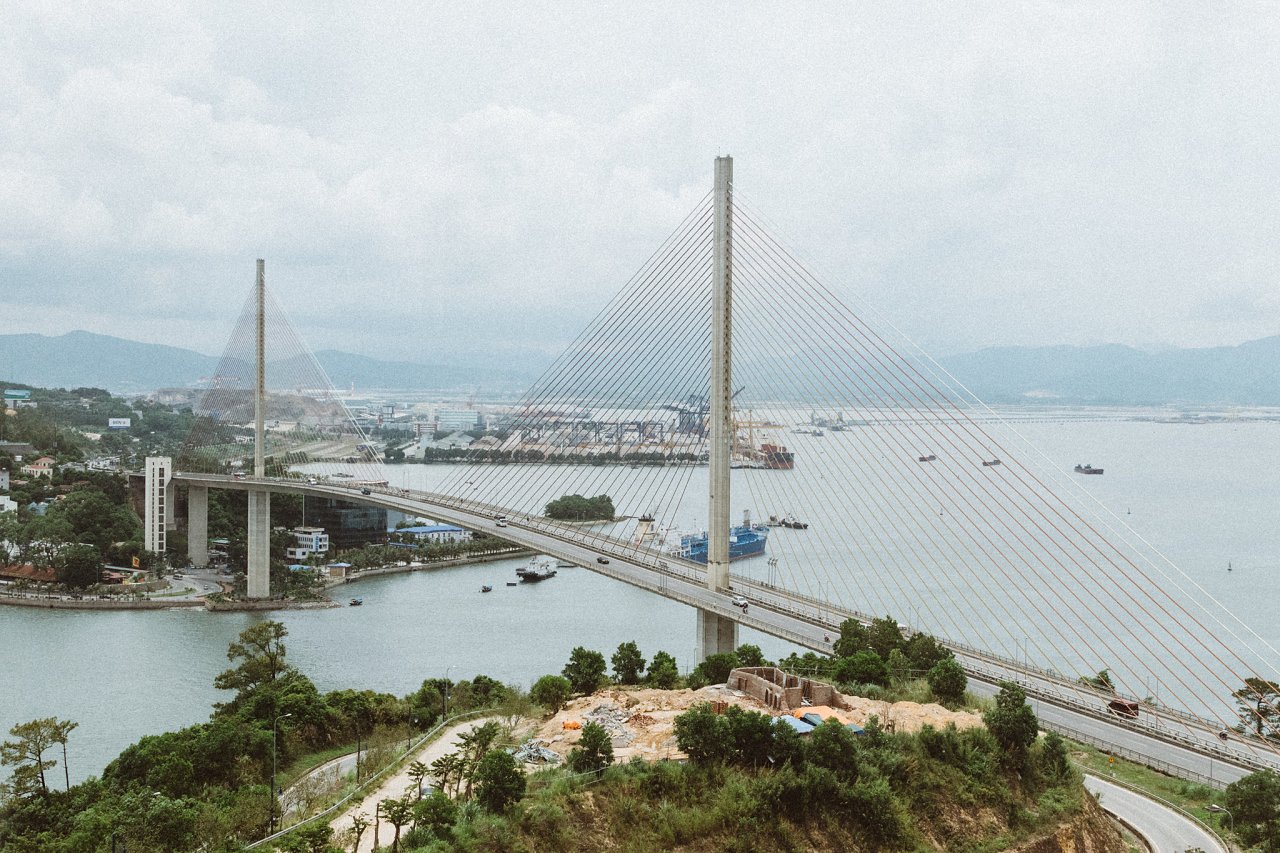 Bãi Cháy Bridge, Ha Long, Vietnam