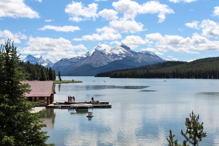 Maligne Lake, Best Places to Visit in Canada 