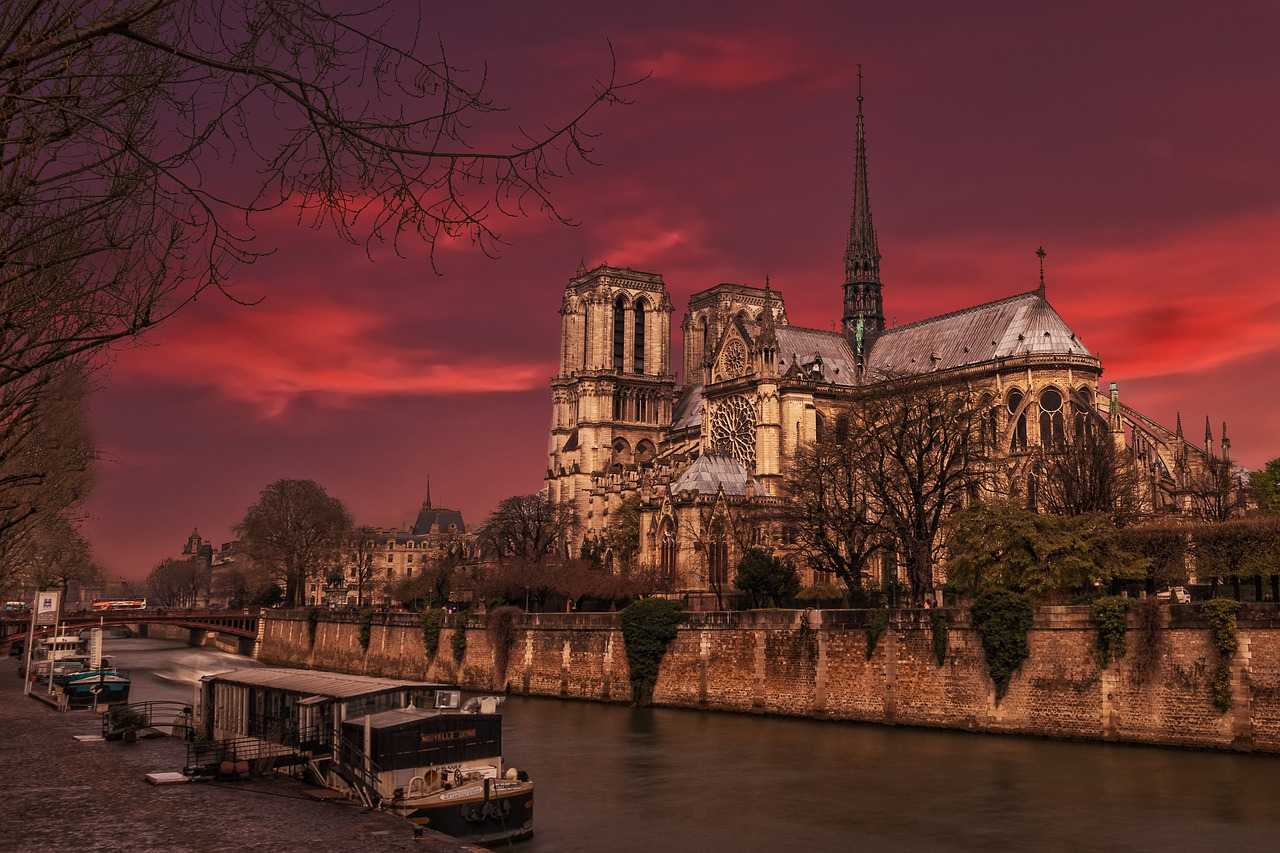 Notre-Dame Cathedral and île de la Cité, Top tourist attractions in Paris