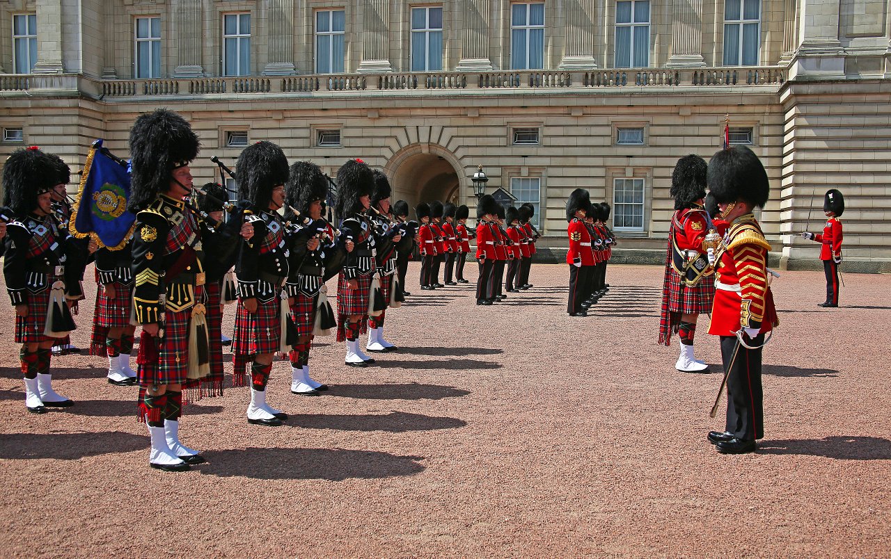 Buckingham Palace and Changing the Guards, London, UK 4