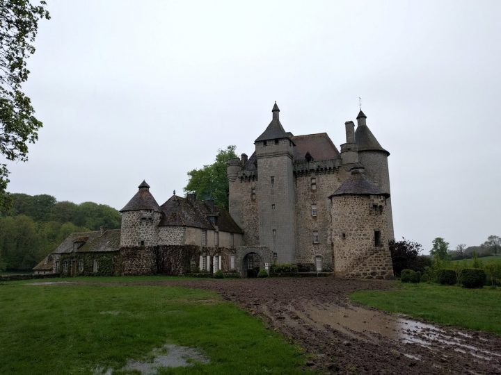 Villemonteix, Castles in France