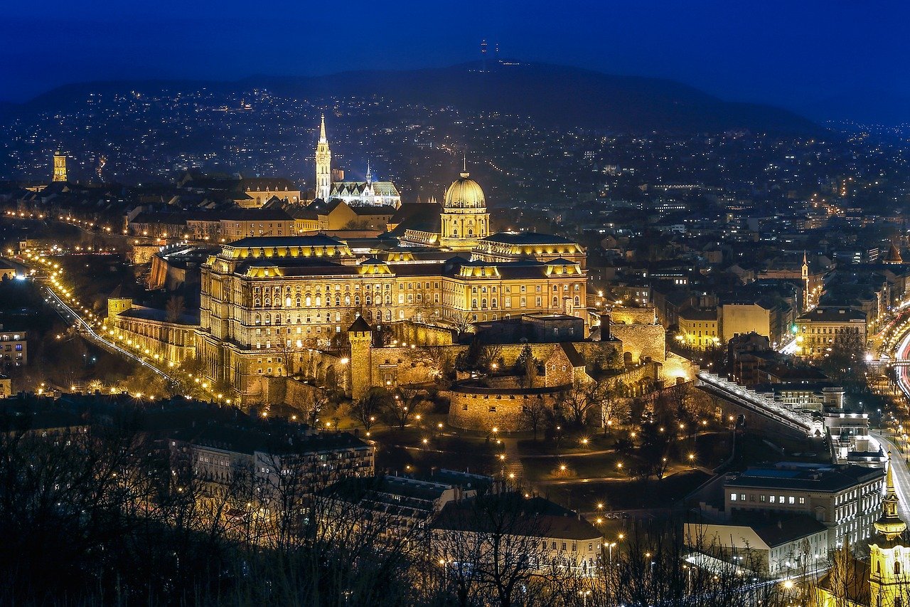 places to visit in budapest at night