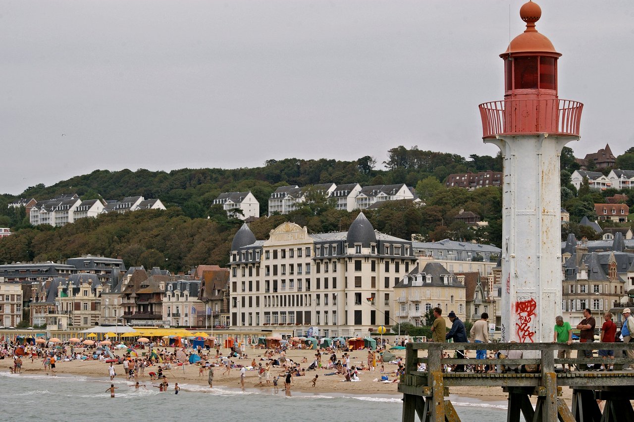 Plage de Trouville-sur-Mer, Calvados, Best Beaches in France 4