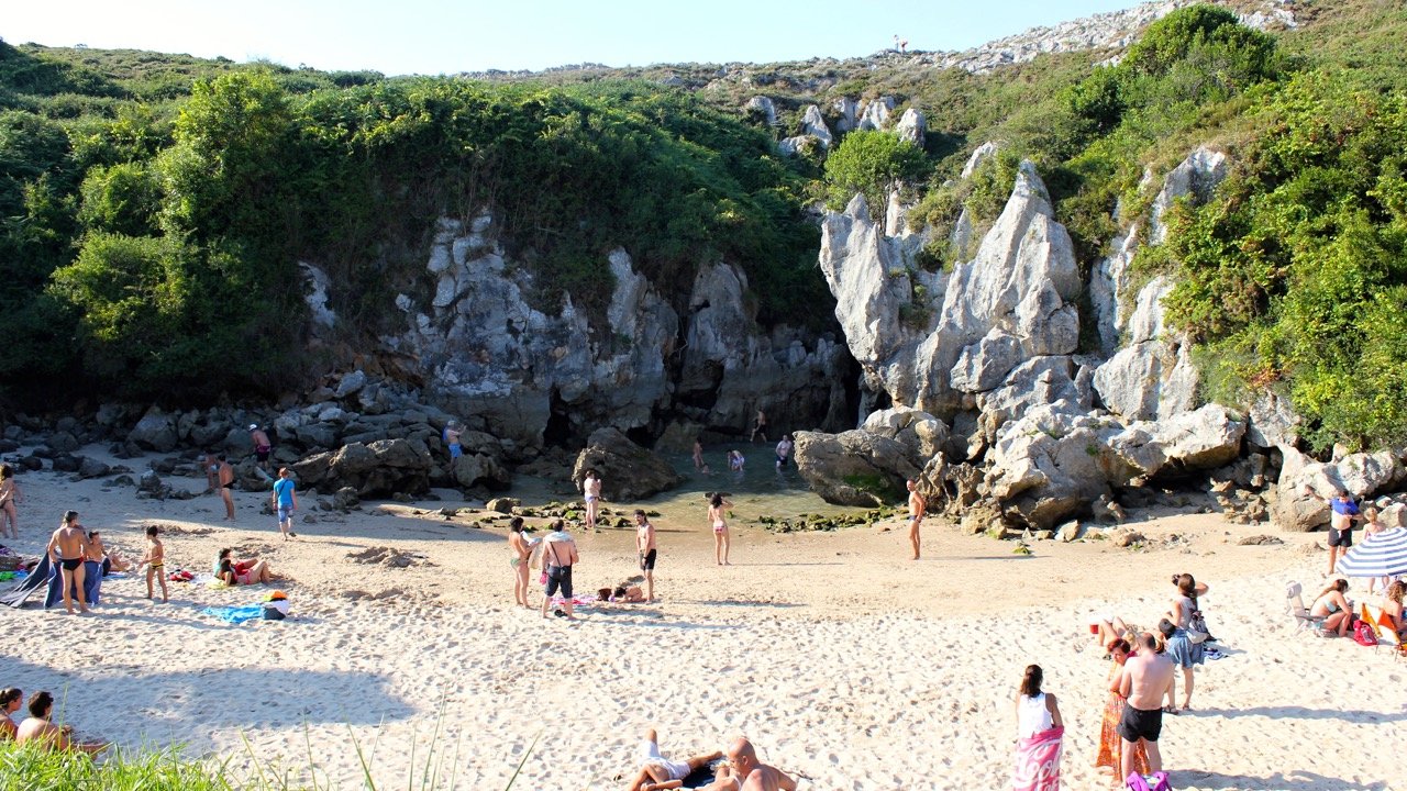 Playa De Gulpiyuri, Beaches in Spain 4