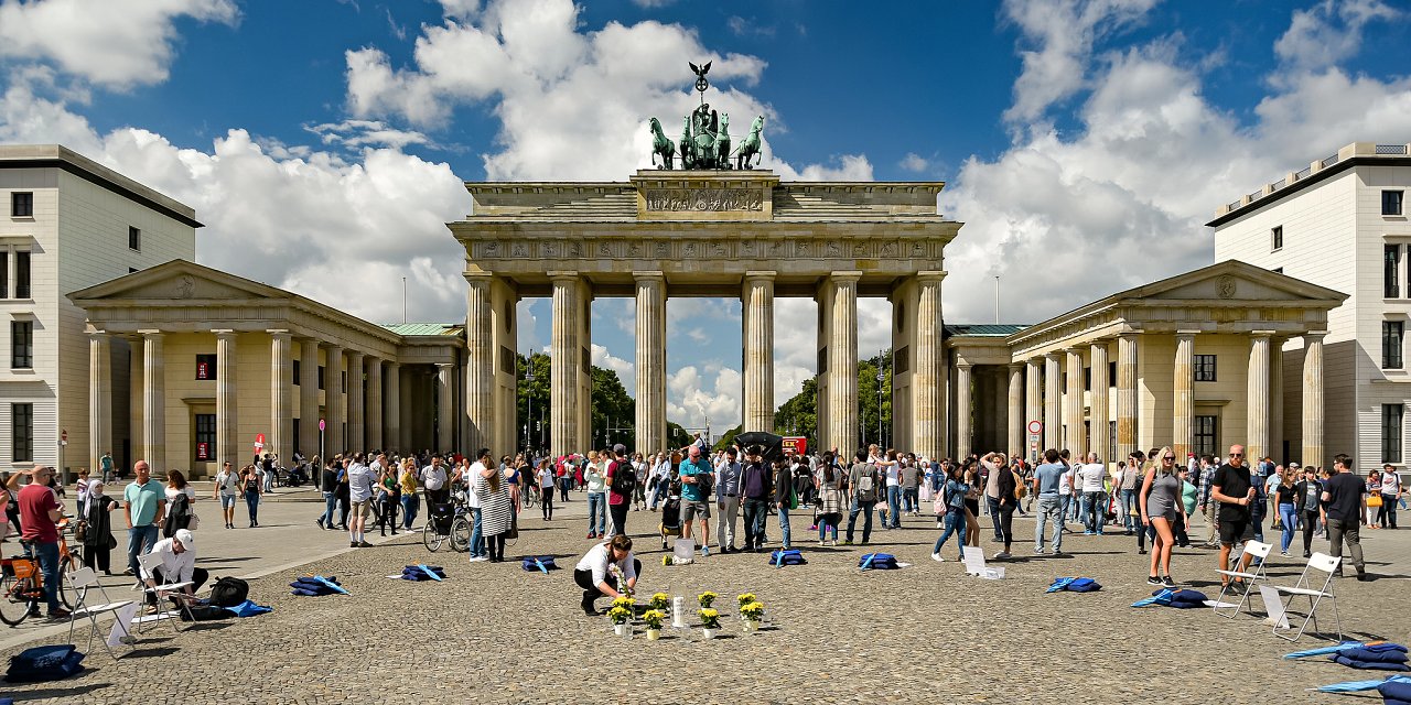 Brandenburg Gate, Berlin Attractions, Germany 3